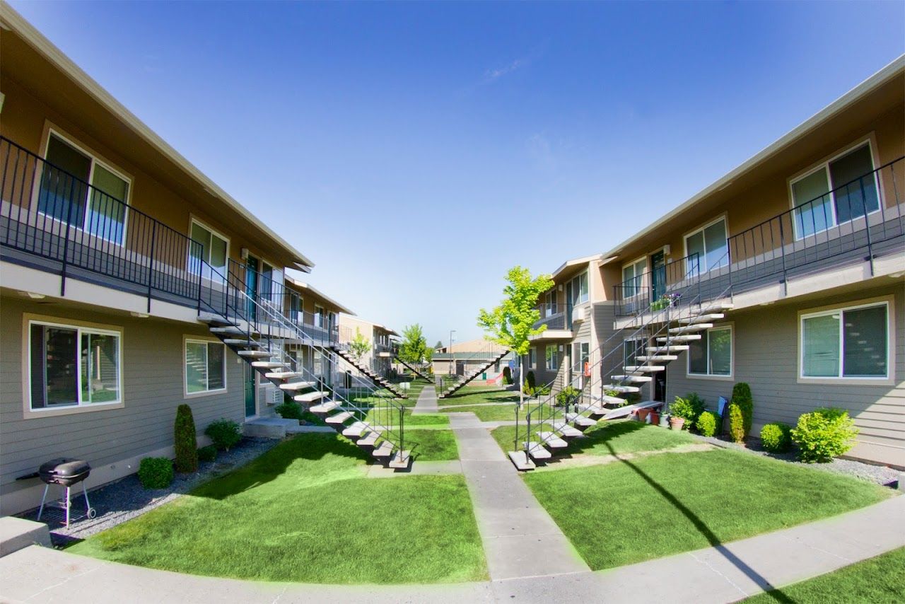 Photo of MEADOW PARK APARTMENTS. Affordable housing located at 1001 WEST 4TH AVE KENNEWICK, WA 99336