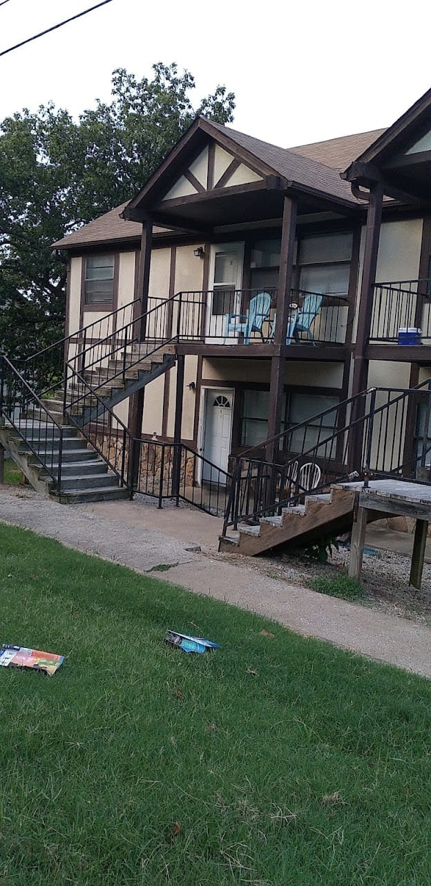 Photo of Hollister Apartments. Affordable housing located at 174-176 Church St Hollister, MO 65672