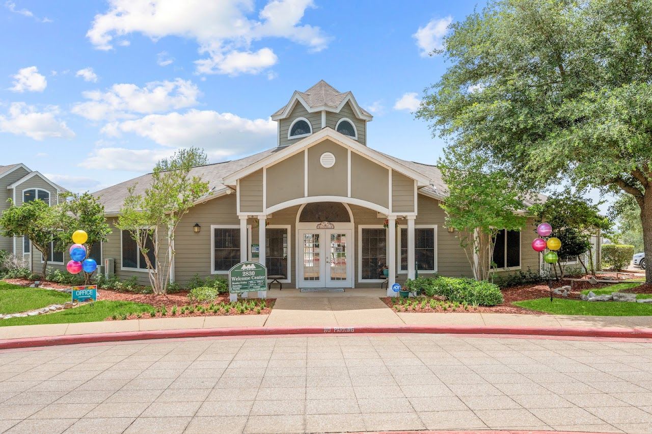 Photo of RIDGEWOOD WEST APTS. Affordable housing located at 2830 LAKE RD HUNTSVILLE, TX 77340