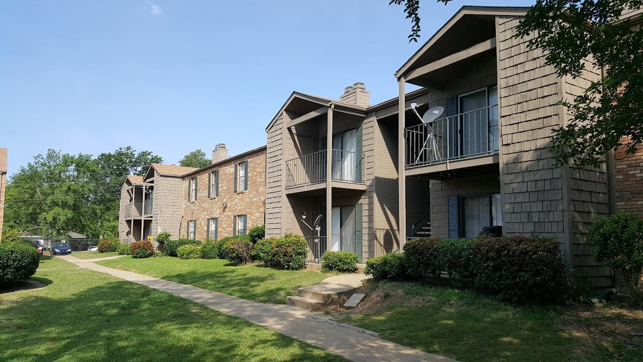 Photo of RIDGE CREEK APTS B at 970 DIXON RD JACKSON, MS 39209