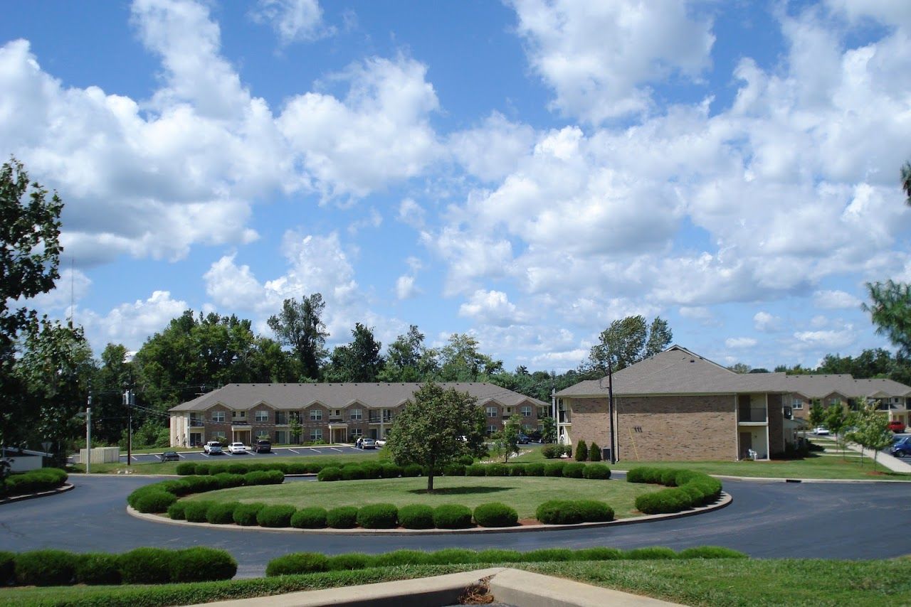 Photo of SADDLEBROOK APARTMENTS, PHASE I at SADDLEBROOK DR. HENDERSON, KY 42420