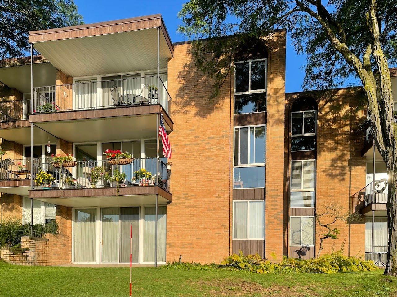 Photo of 834 LAKE DRIVE APARTMENTS. Affordable housing located at 834 LAKE DRIVE GRAND RAPIDS, MI 49506