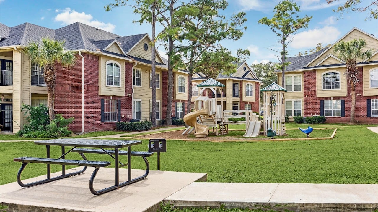 Photo of Brazoswood Apartments. Affordable housing located at 255 E Brazoswood Dr Clute, TX 77531