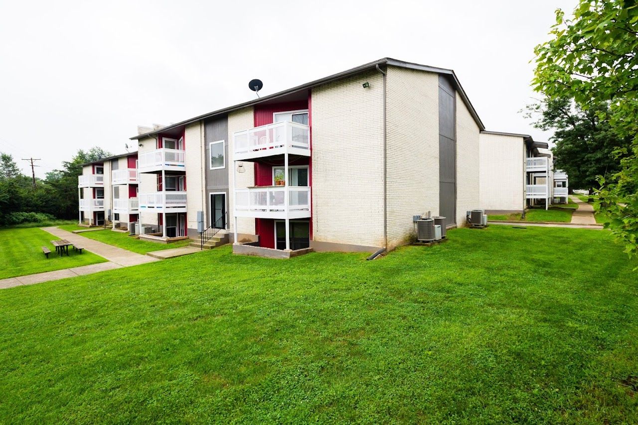 Photo of Fox Run Apartments at 1840 Mccullough Dr Lexington, KY 40511
