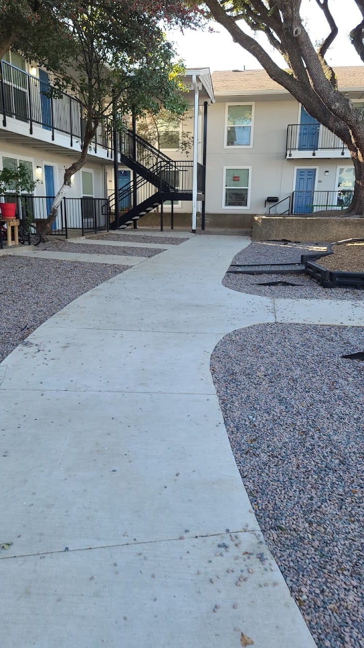 Photo of SPANISH PARK (FKA COOPER CROSSING) (AKA HUNTS VIEW APARTMENTS)* at 420 W PARK ROW DR ARLINGTON, TX 76010