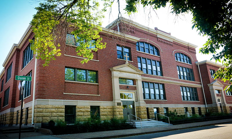 Photo of MARQUETTE HALL. Affordable housing located at 2222 QUEEN ST DUBUQUE, IA 52001