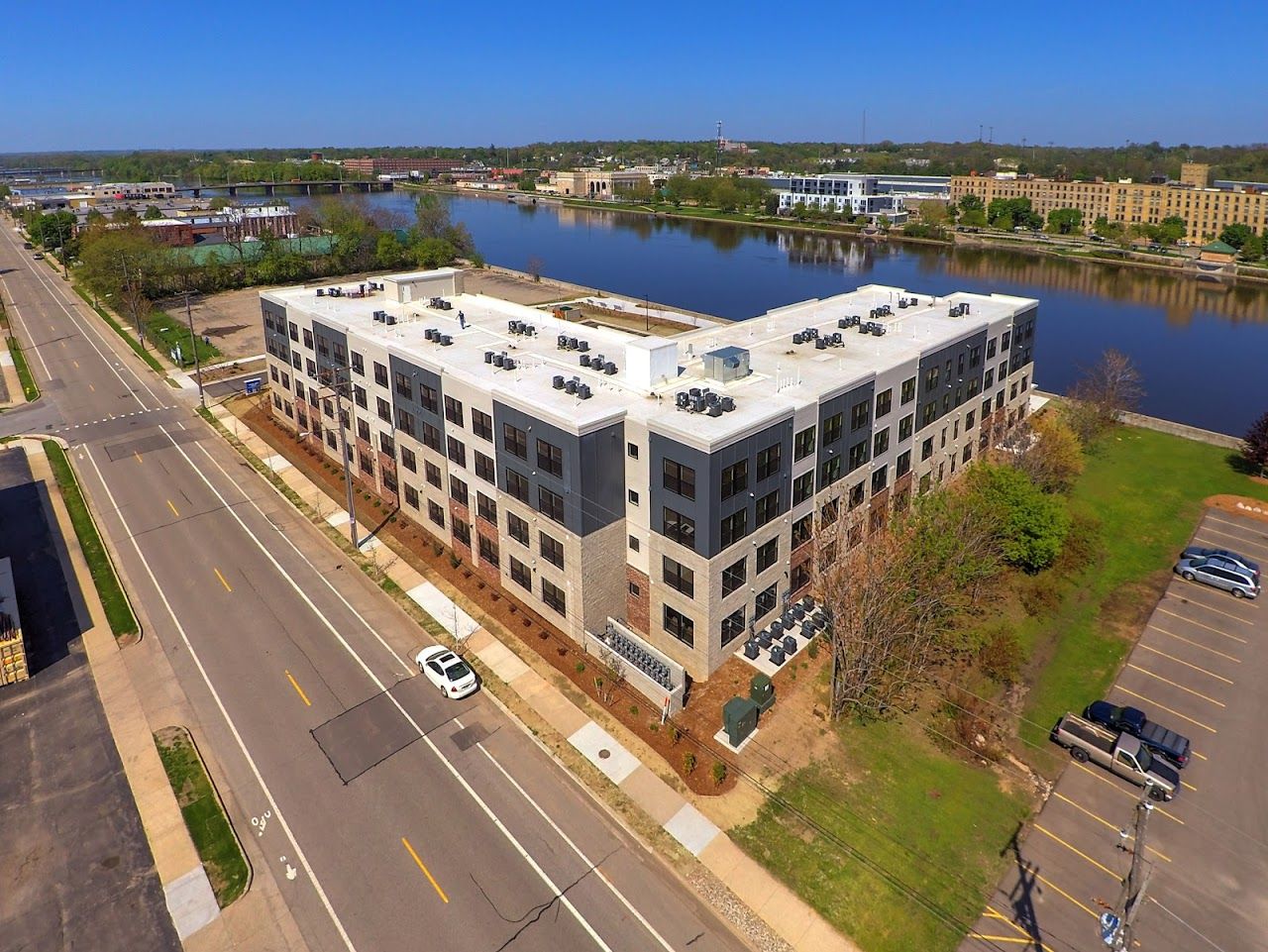 Photo of GRAND VIEW PLACE. Affordable housing located at 936 FRONT AVE. NW GRAND RAPIDS, MI 49504