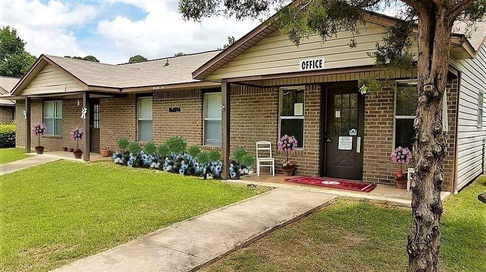 Photo of Pearlwood Apartments at 400 Pearlwood Dr Pearl, MS 39208