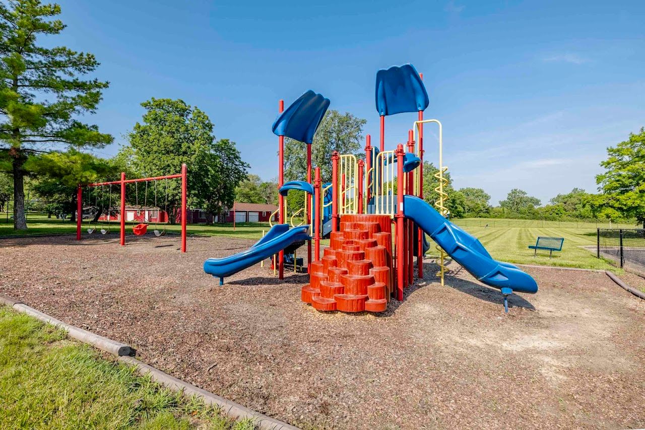 Photo of ELGIN MANOR APTS at 2573 N ELGIN ST MUNCIE, IN 47303