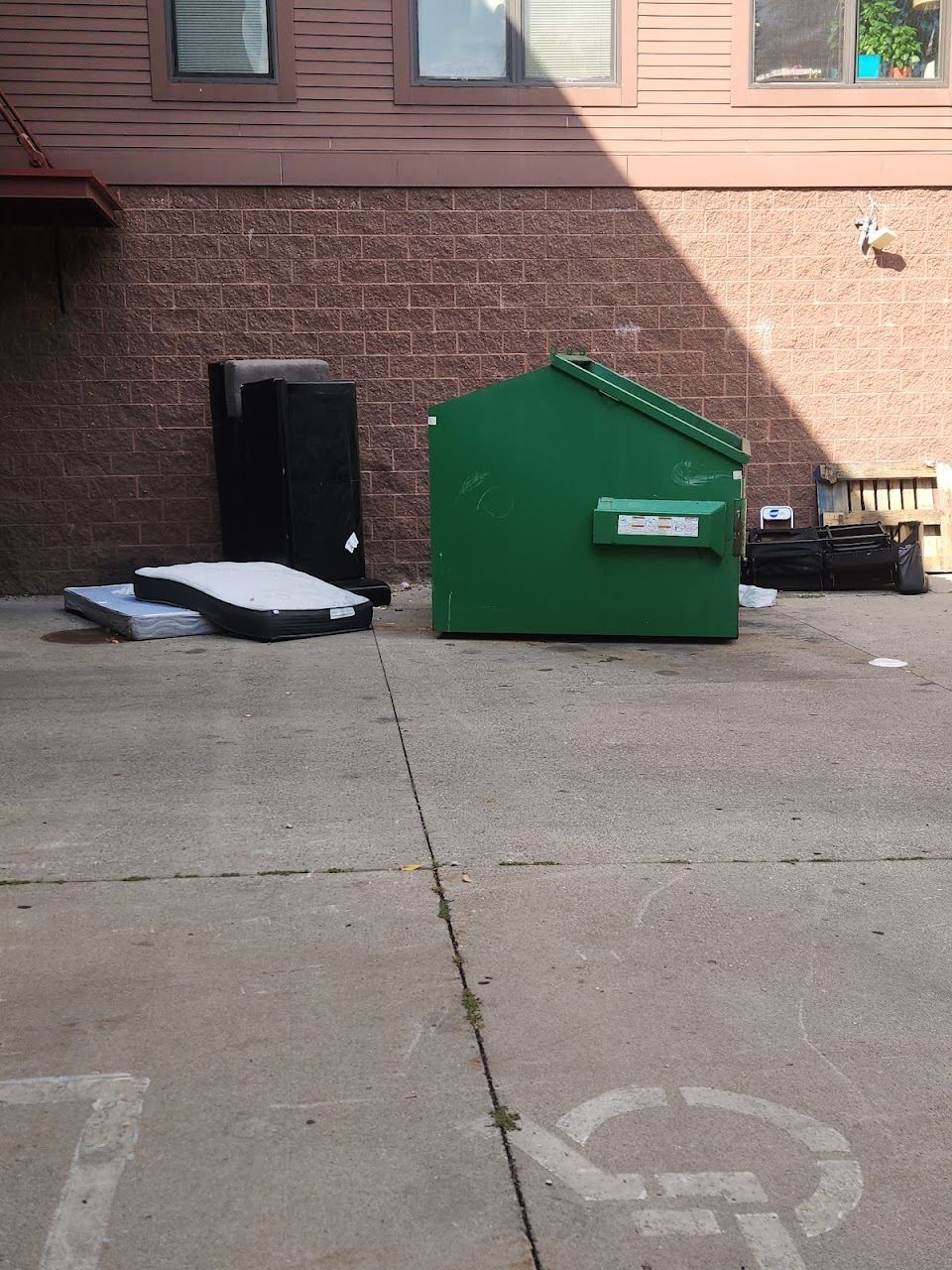 Photo of Winnipeg Apartments. Affordable housing located at 850 Rice St Saint Paul, MN 55117