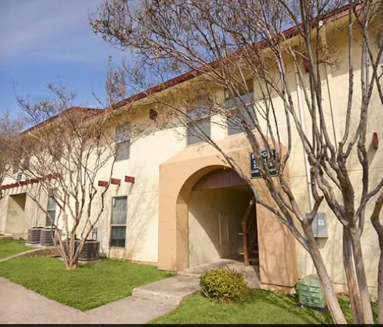 Photo of El Rancho Escondido Apartments at 2840 Las Vegas Trl Fort Worth, TX 76116