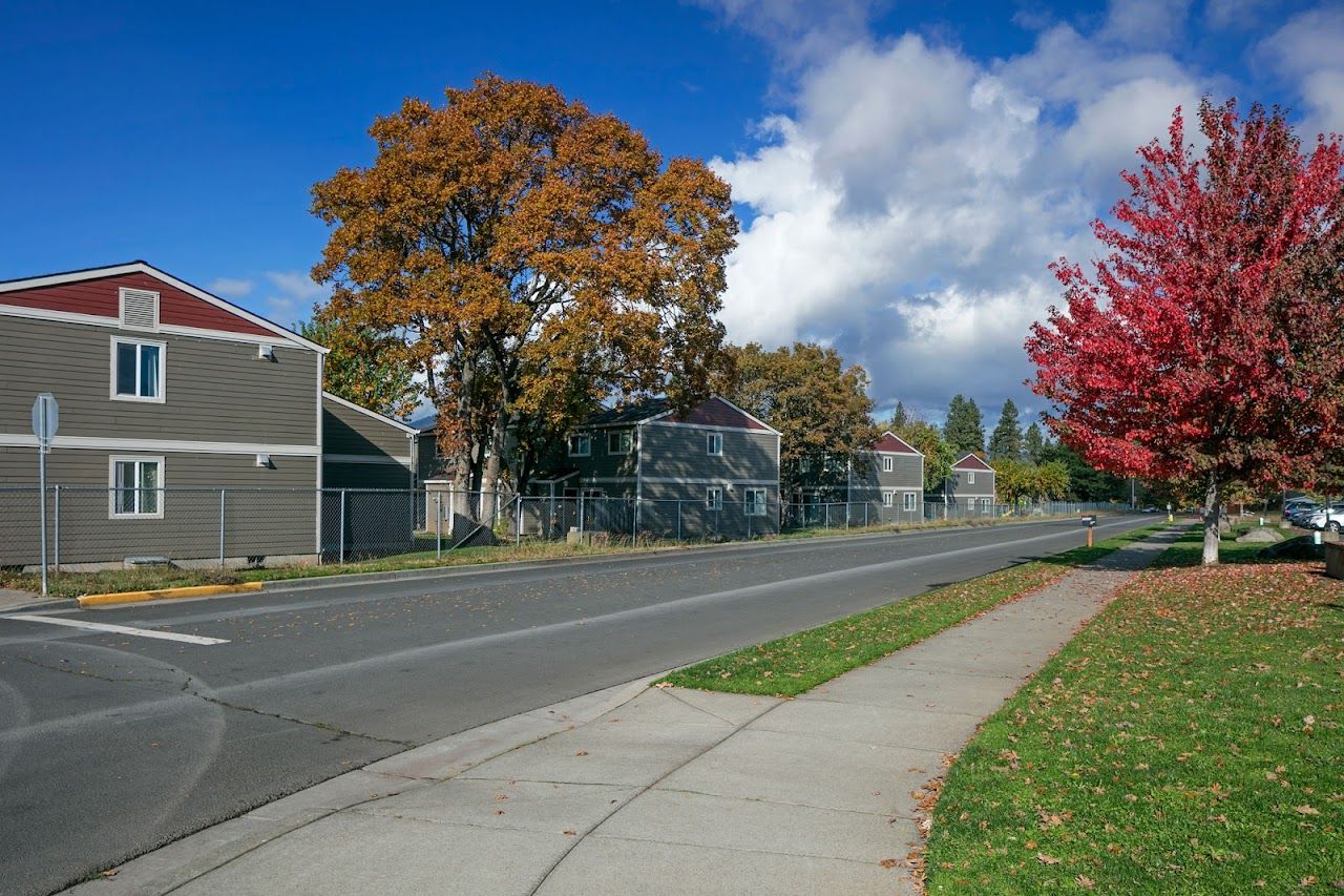 Photo of INDIAN CREEK COURT. Affordable housing located at 1615 NINTH CT HOOD RIVER, OR 97031