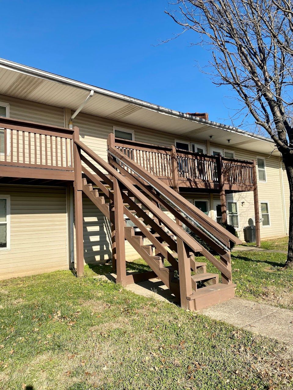 Photo of BRADFORD POINTE APARTMENTS at CRUMS LN. LOUISVILLE, KY 40203