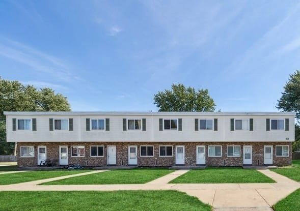 Photo of HIDDEN GLEN APTS. Affordable housing located at 290 N STADIUM DR BOURBONNAIS, IL 60914