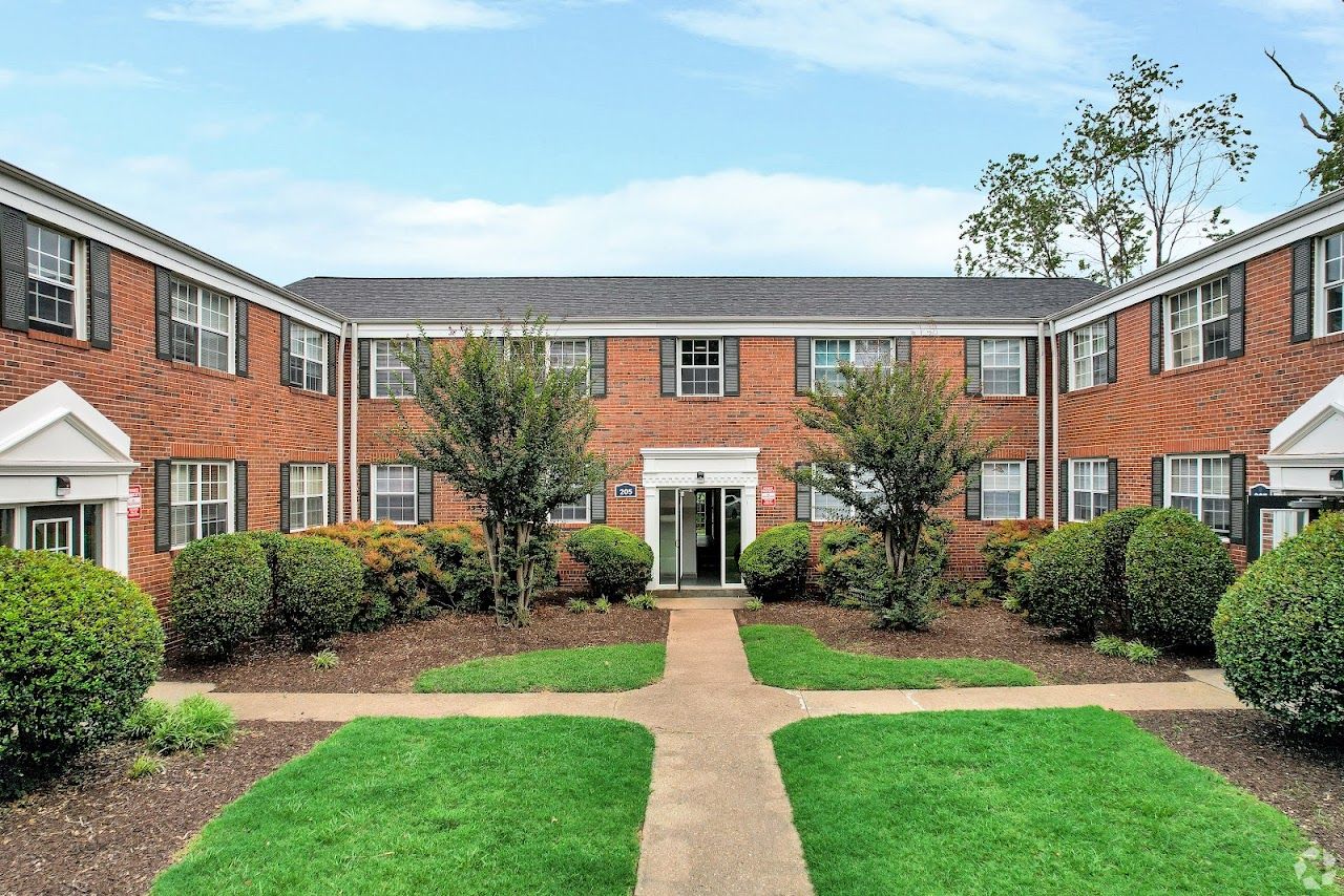 Photo of Admiral Pointe at 201 73rd St Newport News, VA 23607