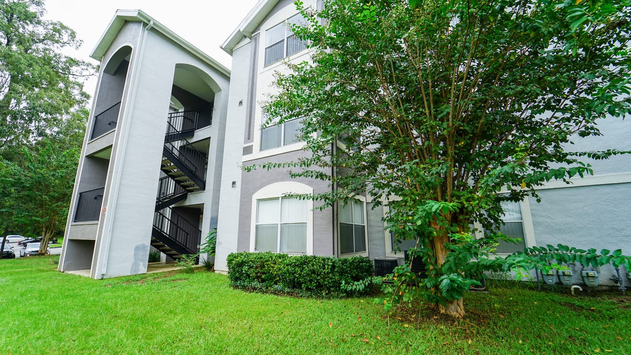 Photo of Glen Oaks Apartments at 2074 Midyette Rd Tallahassee, FL 32301