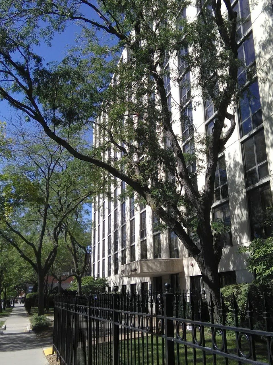 Photo of MORNINGSIDE COURT APARTMENTS at 1250 W MORSE AVE CHICAGO, IL 60626