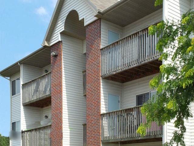 Photo of LYNNWOOD APTS at 3920 HWY 151 MARION, IA 52302