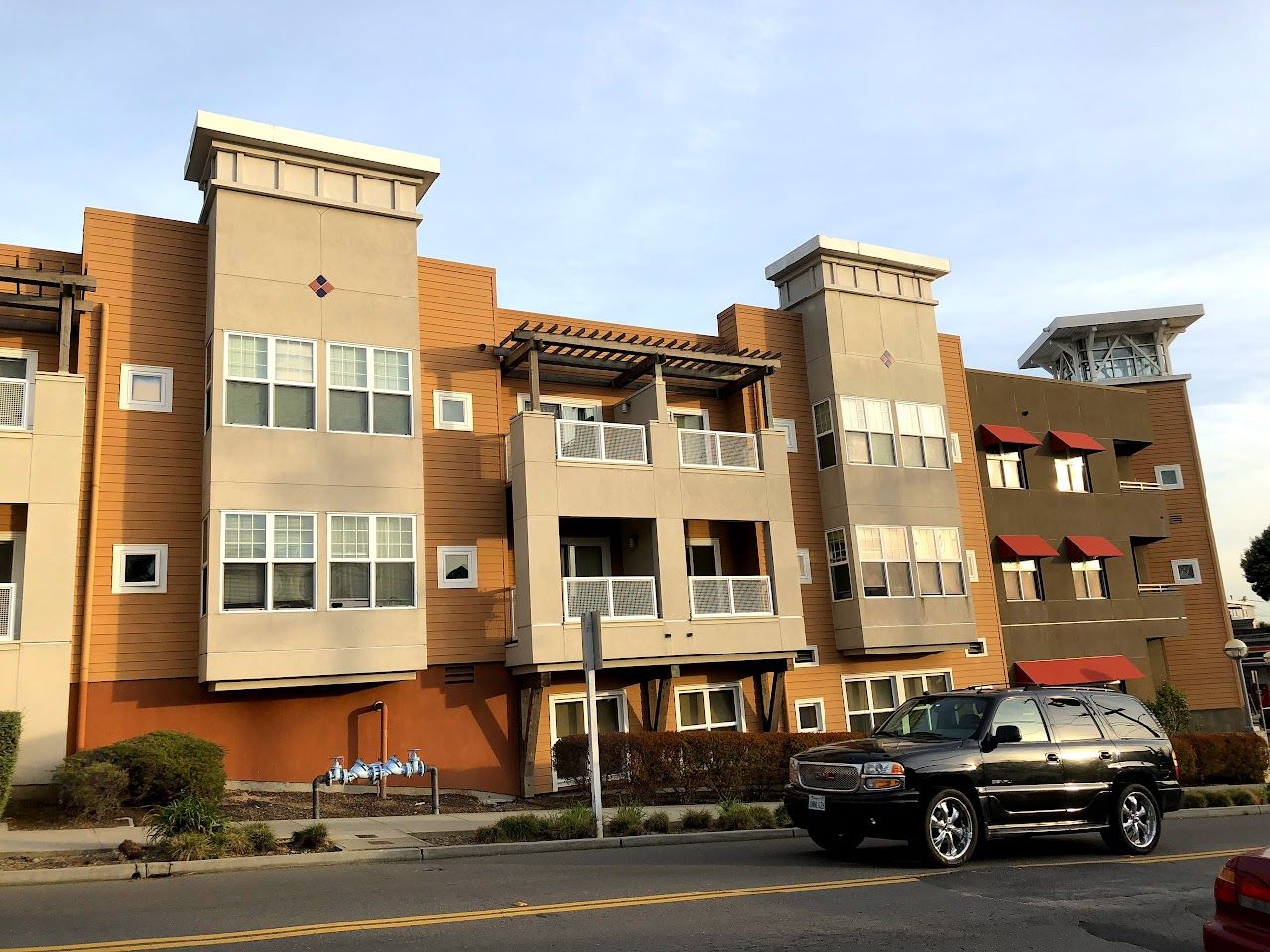 Photo of LINCOLN COURT SENIOR HOUSING. Affordable housing located at 2400 MACARTHUR BLVD OAKLAND, CA 94602