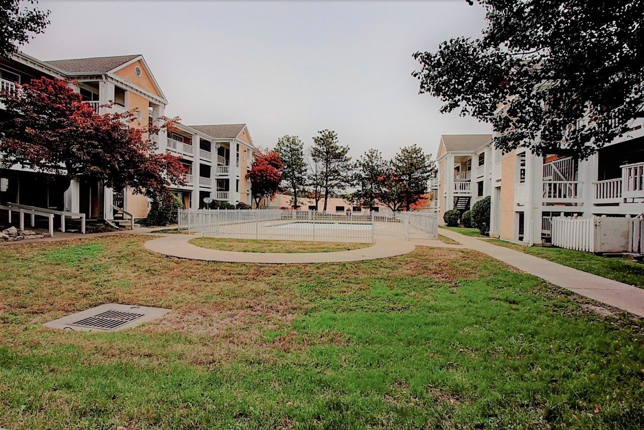 Photo of JEFFERSON PLACE EAST APTS at 11520 HOLIDAY DR KANSAS CITY, MO 64134