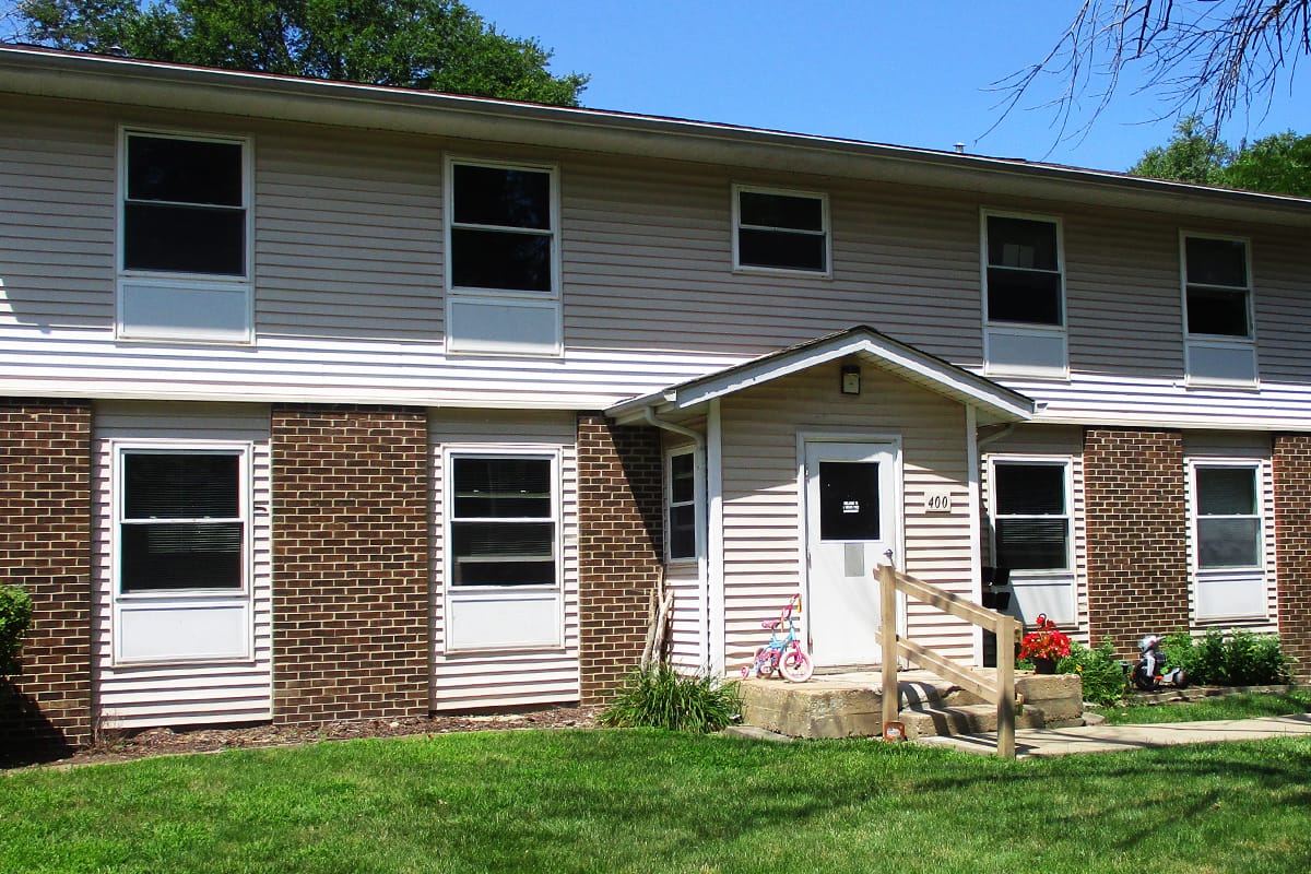 Photo of HIGHLAND APTS at 400 E FLORENCE ST OGLESBY, IL 61348