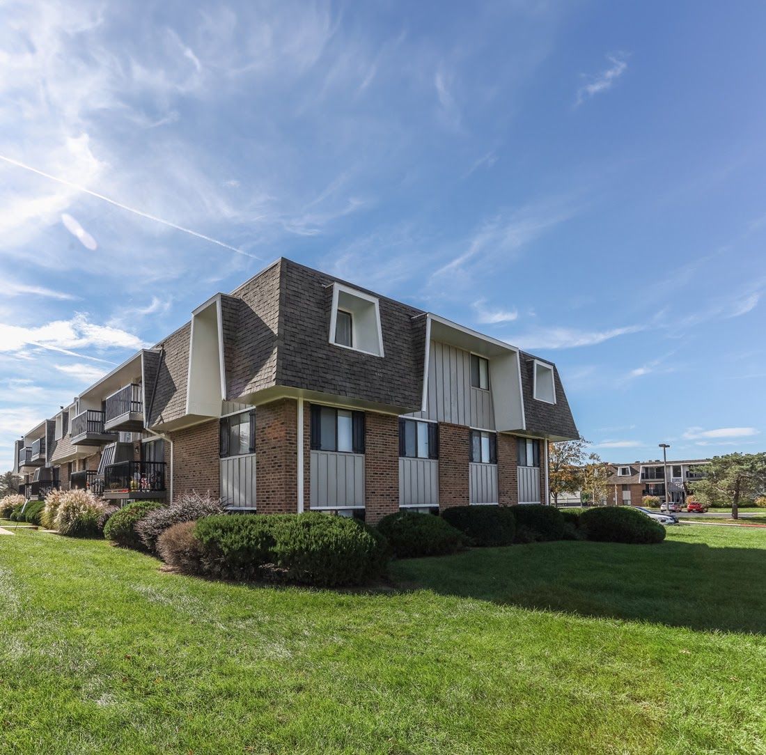 Photo of Carlyle Apartment Homes. Affordable housing located at 7530 Cody St Shawnee, KS 66214
