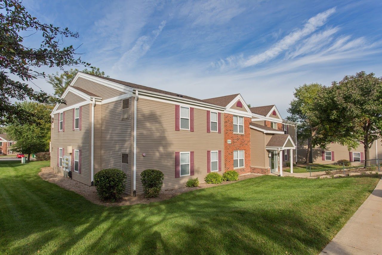 Photo of CHATHAM COURT APTS at 1905 W RIVERSIDE BLVD ROCKFORD, IL 61103