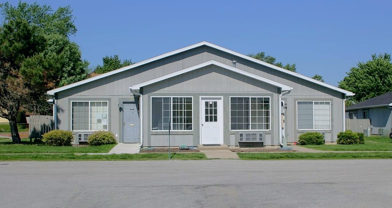 Photo of Bradlee Park Apartments at 404 E Maple St Le Roy, IL 61752