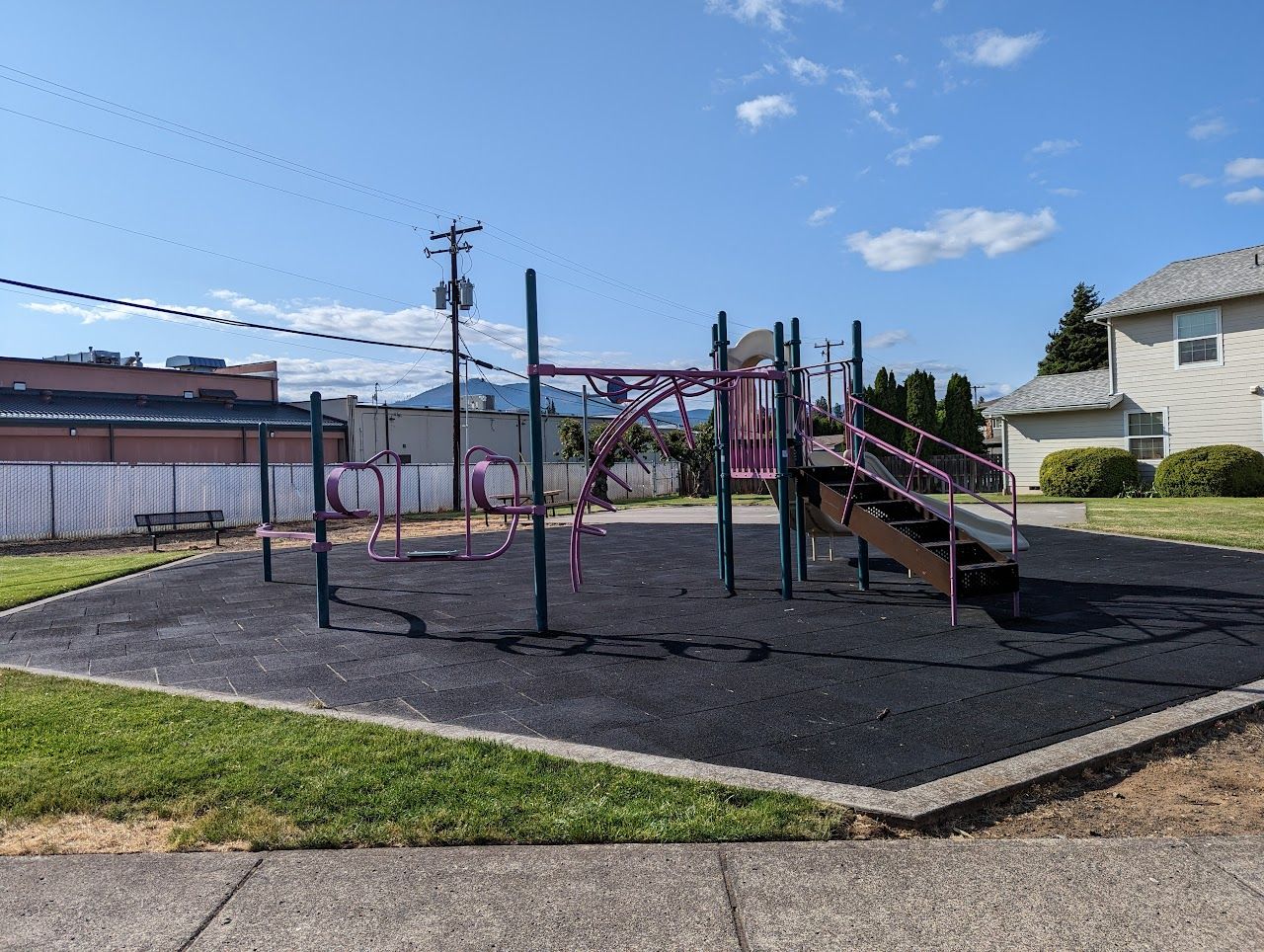 Photo of ARENDS PLACE II. Affordable housing located at 830 SIEVERKROPP DR HOOD RIVER, OR 97031