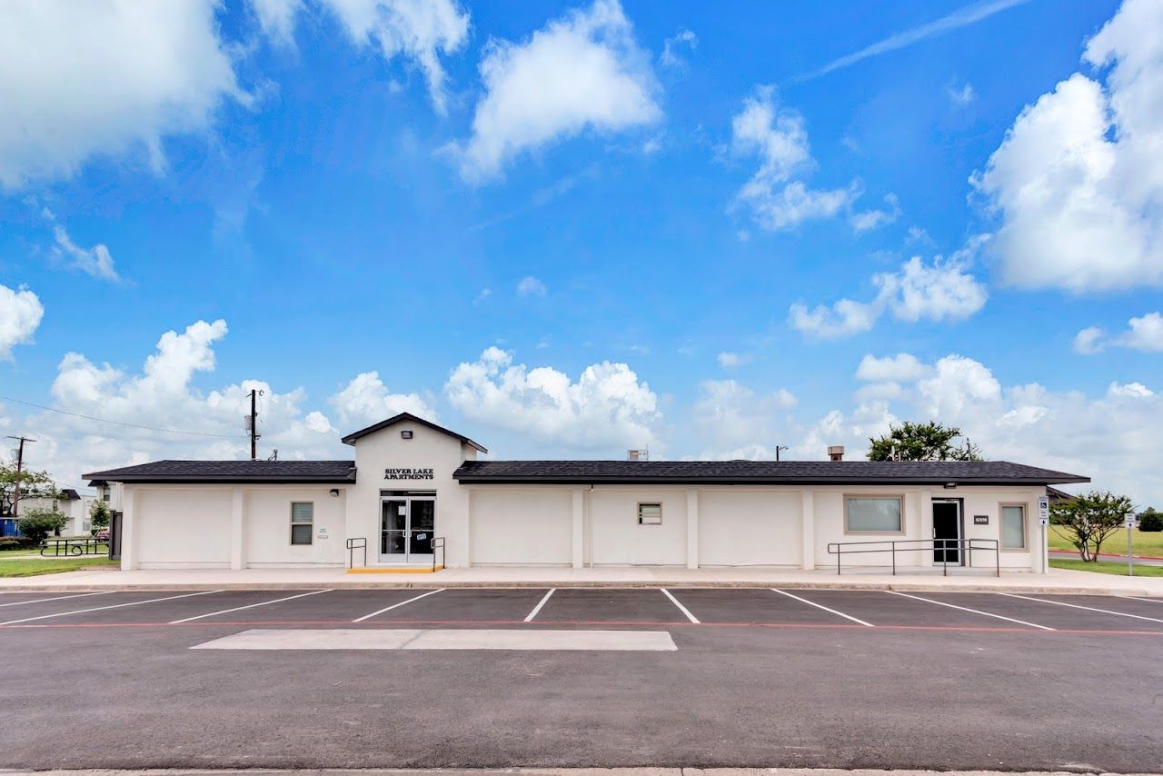 Photo of Silver Lake Apartments at 1600 E 13th Ave Corsicana, TX 75110