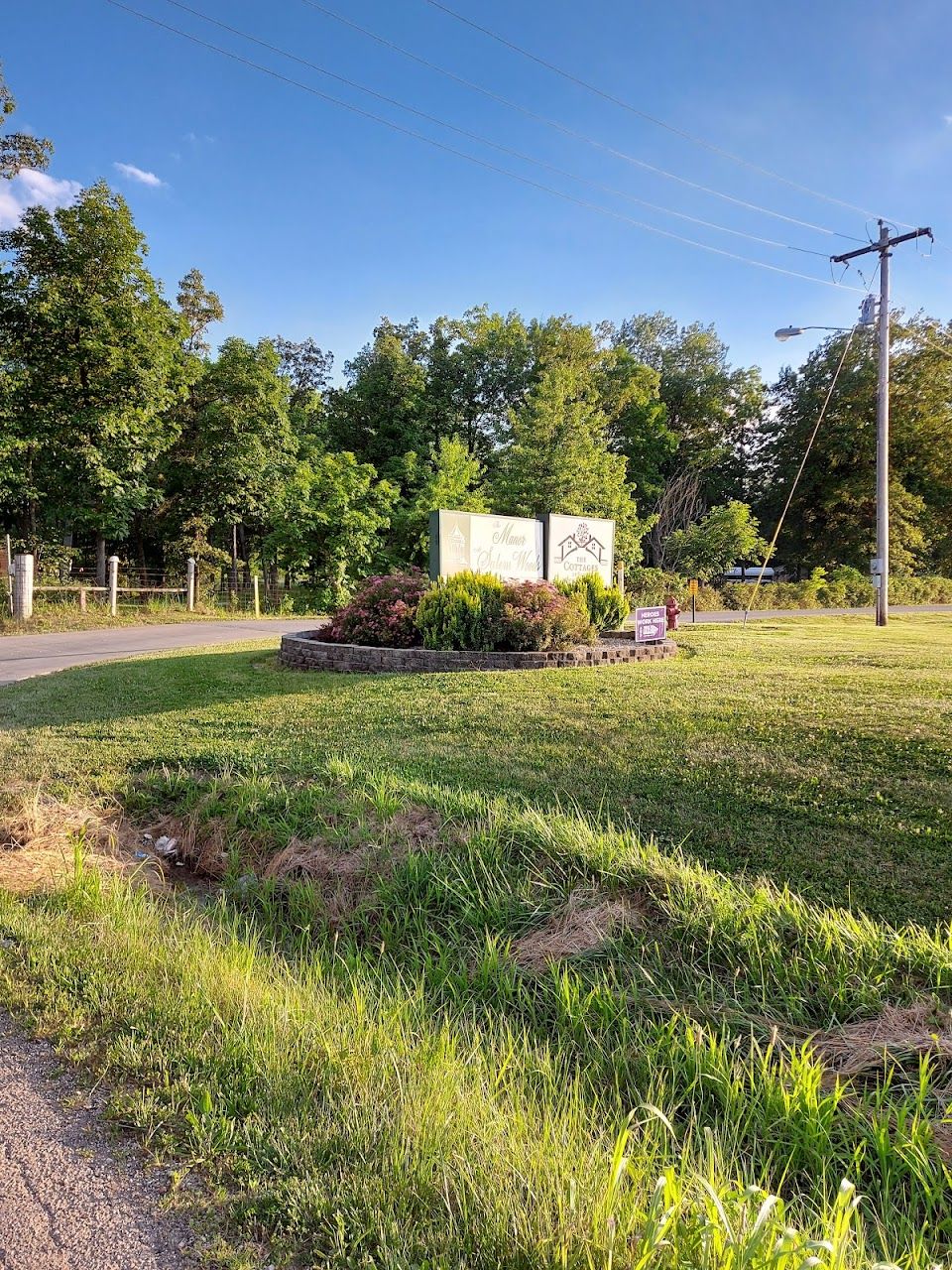 Photo of MANOR AT SALEM WOODS. Affordable housing located at 411 S HOTZE RD SALEM, IL 62881