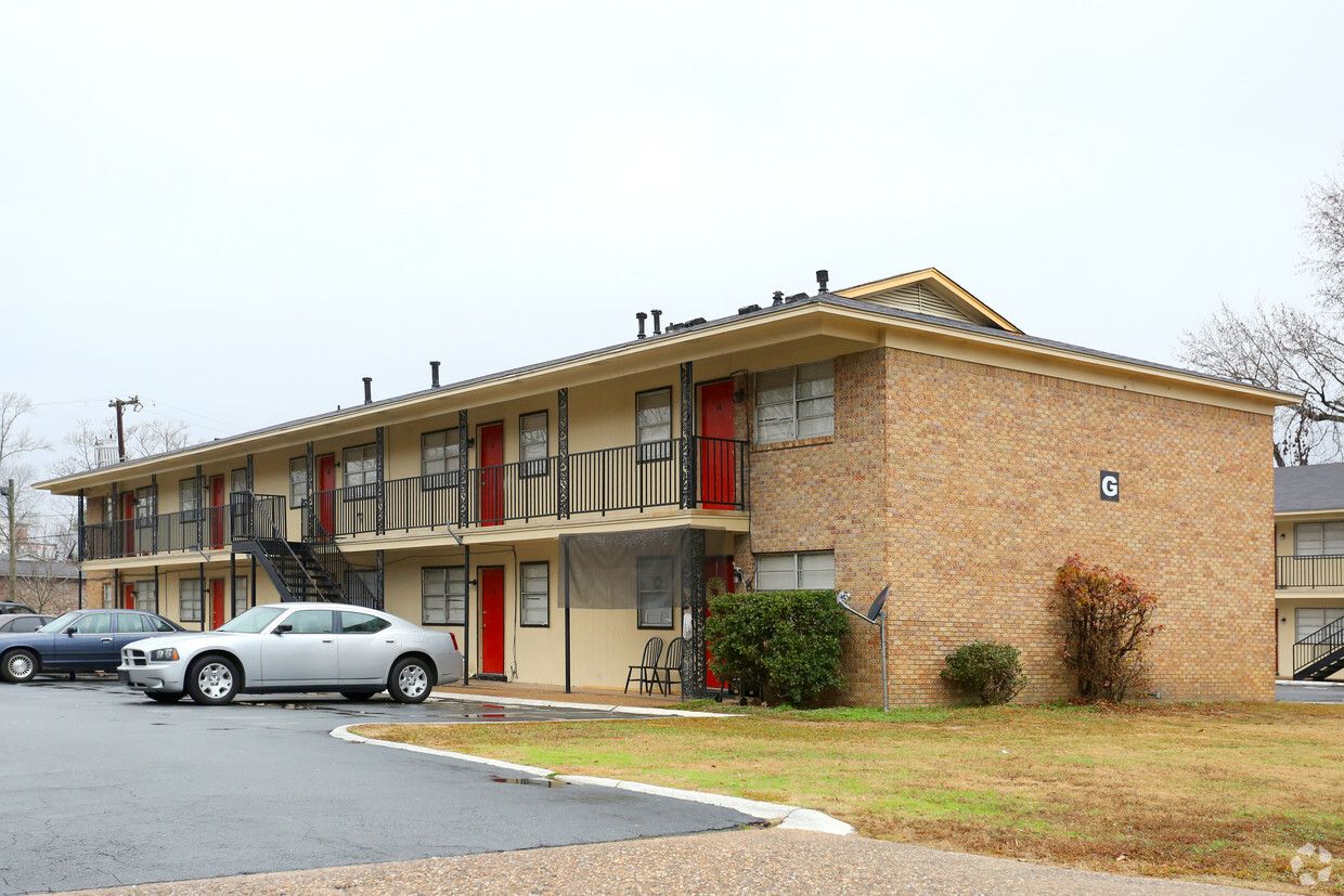 Photo of Royal Oaks Apartments at 8621 Baseline Rd Little Rock, AR 72209