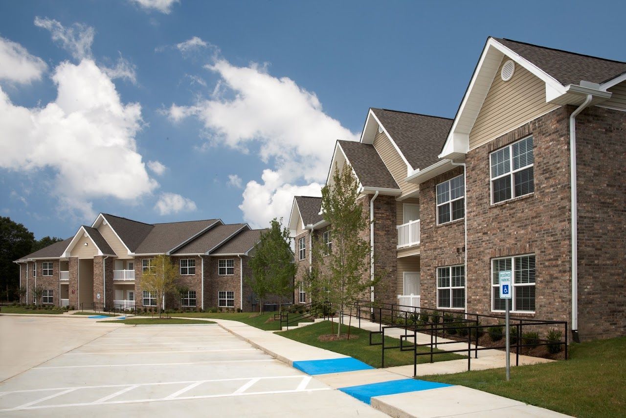 Photo of The Peaks at Hope at 2206 Bill Clinton Dr Hope, AR 71801