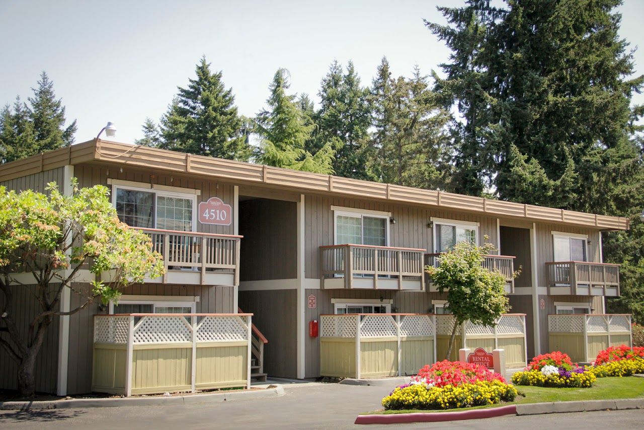 Photo of University Crossing. Affordable housing located at 8701 University Place Dr Saint Louis, MO 63121