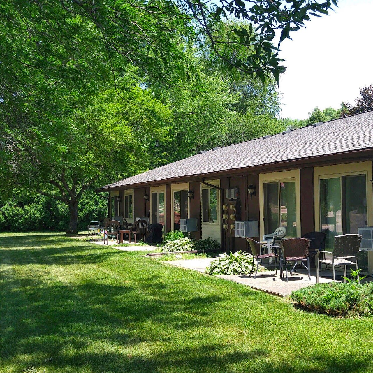 Photo of LAURELWOOD APTS. Affordable housing located at 401 HANABARGER ST LANARK, IL 61046