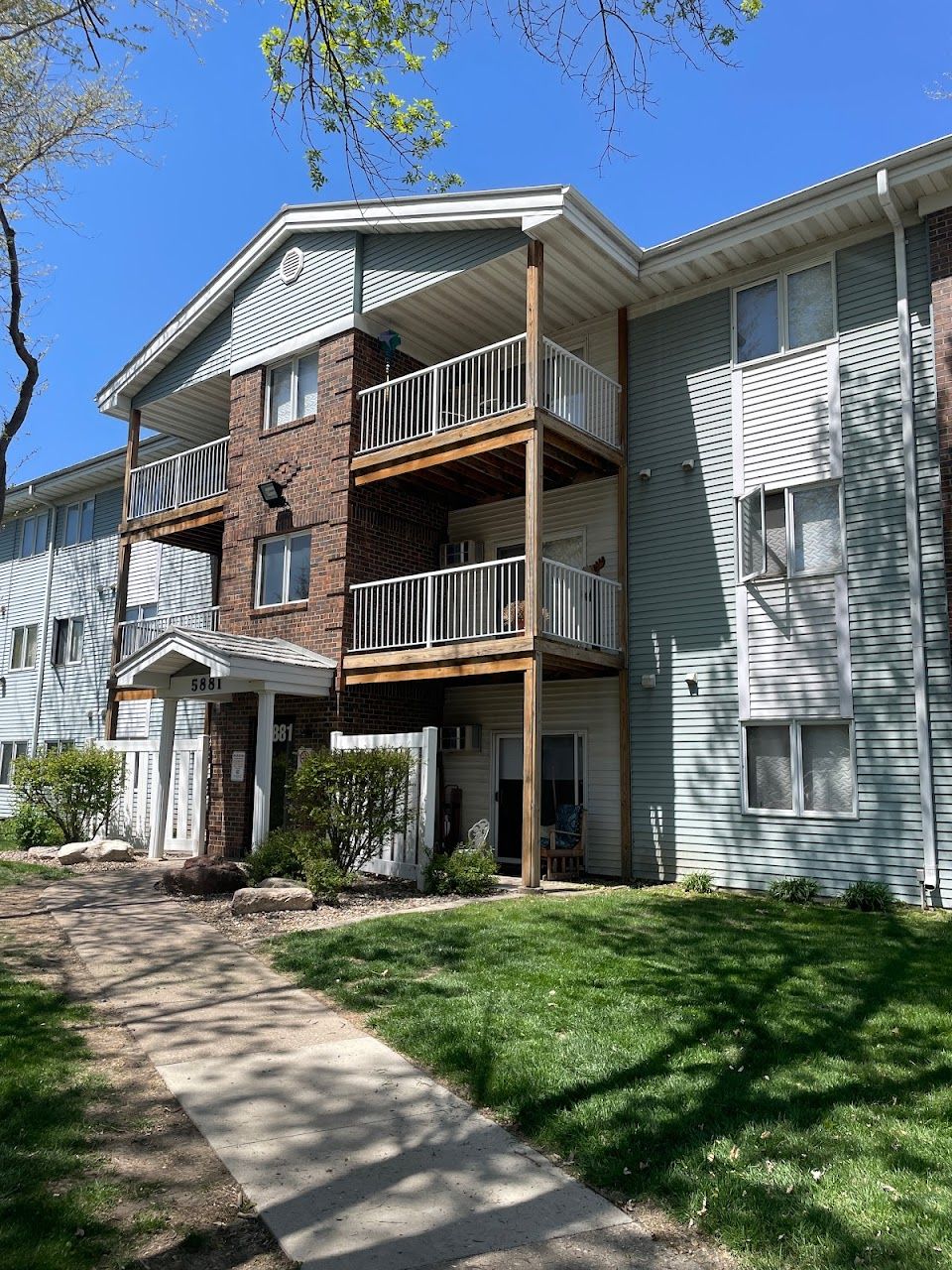 Photo of SUN PRAIRIE APTS V at 6409 VISTA DR WEST DES MOINES, IA 50266