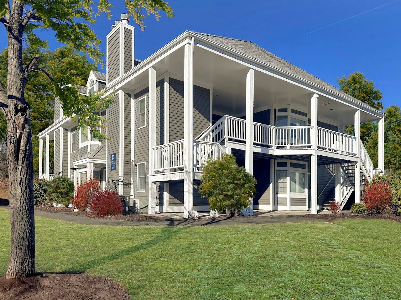 Photo of 402 Farmington Ave. Affordable housing located at 52 Prattling Pond Rd Farmington, CT 06032