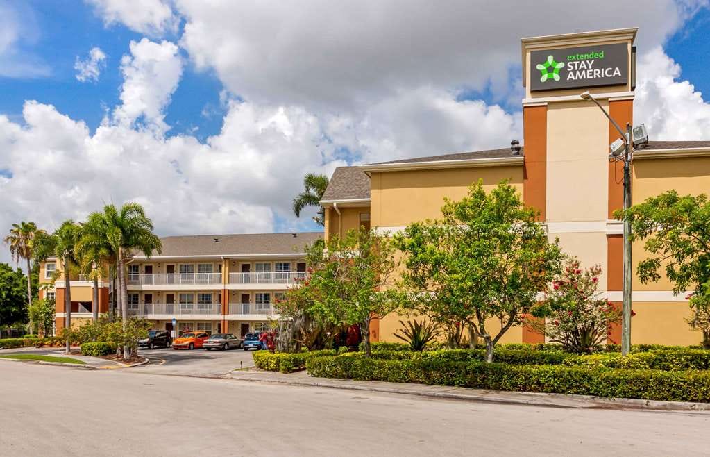 Photo of Avery Cypress Creek. Affordable housing located at 6210 N Andrews Ave Fort Lauderdale, FL 33309
