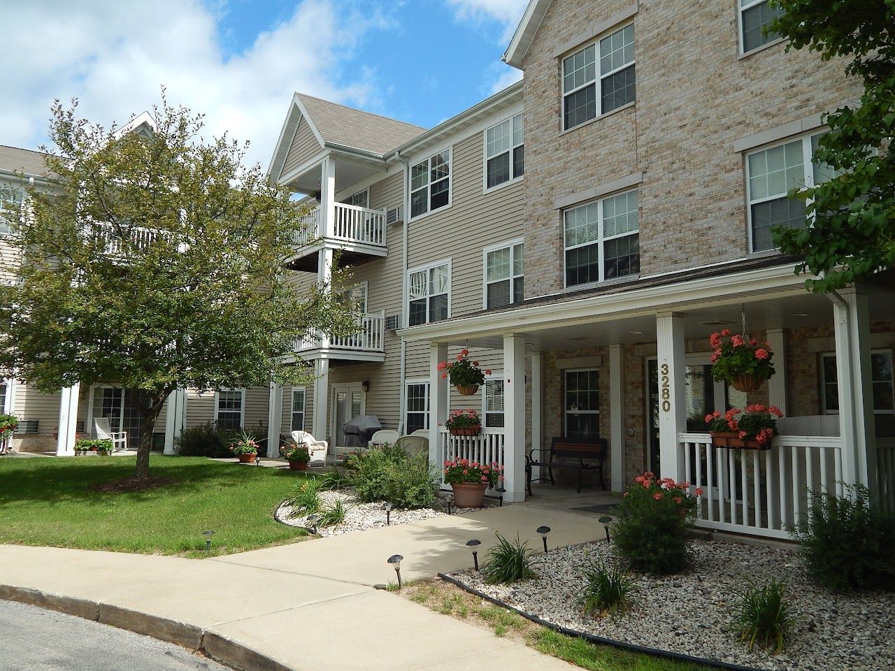 Photo of HILLSIDE WOODS APT HOMES. Affordable housing located at 3270 HILLSIDE DR DELAFIELD, WI 53018