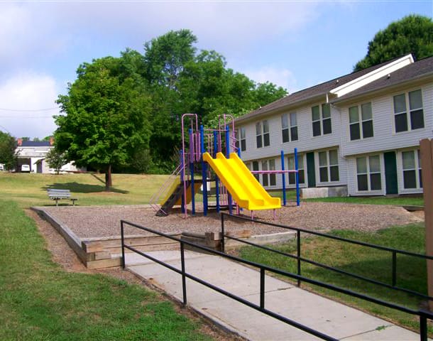 Photo of CRESTWOOD. Affordable housing located at 521 PRICE STREET REIDSVILLE, NC 27320