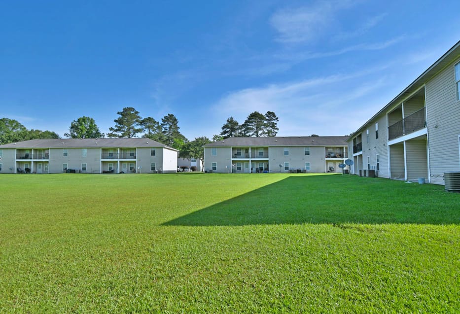 Photo of Spring Tree Apartments. Affordable housing located at 30600 La Hwy 16 Denham Springs, LA 70726