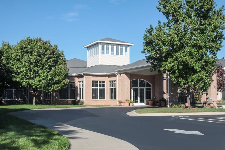 Photo of The Waterford at Ironbridge. Affordable housing located at 1131 E Lakewood St Springfield, MO 65810