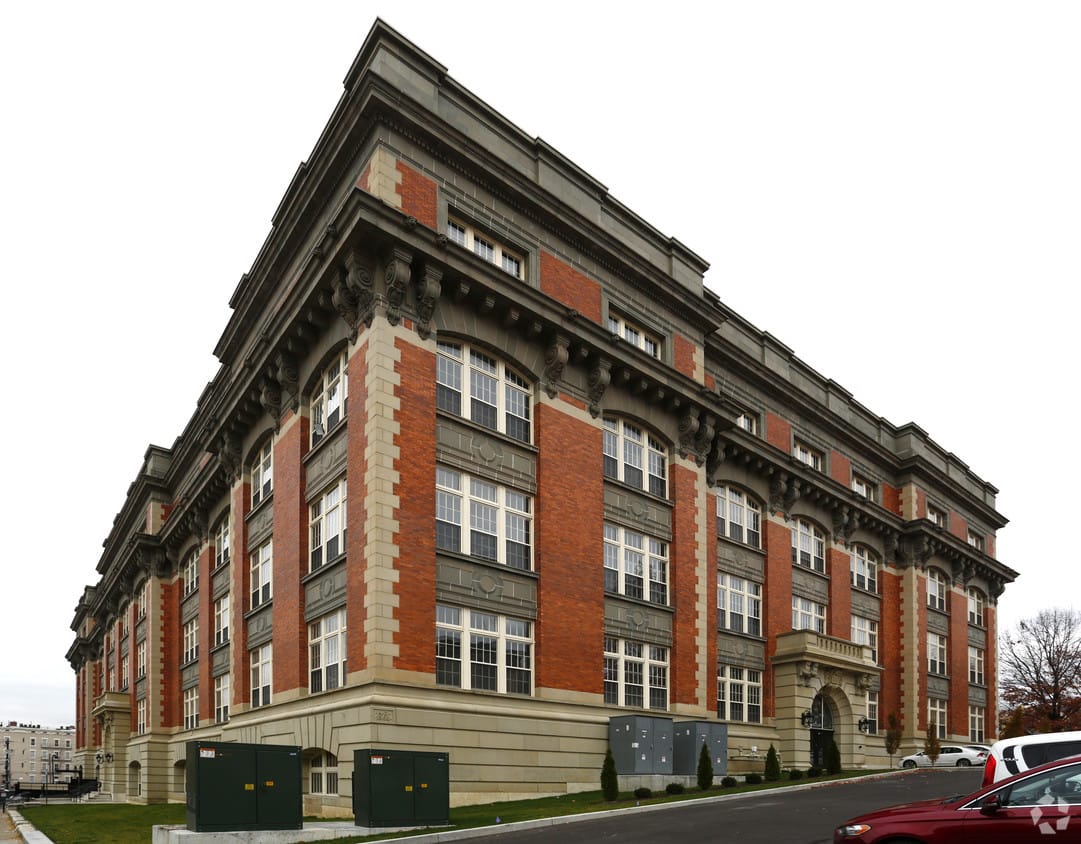 Photo of Holub Apartments Aka Sycamore Manor at 1400 Sycamore St Cincinnati, OH 45202