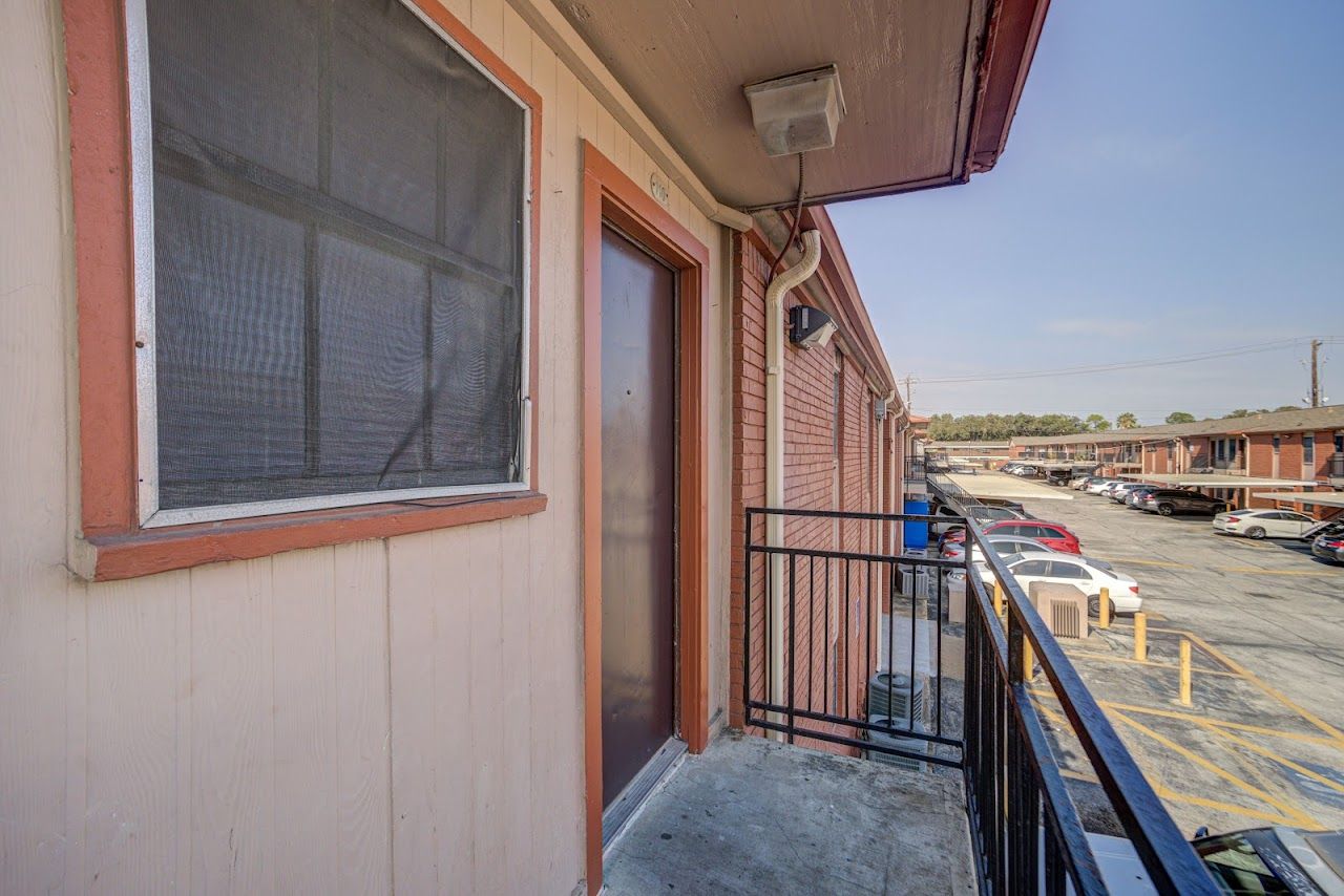 Photo of Ashford St. Cloud at 6525 Hillcroft St Houston, TX 77081