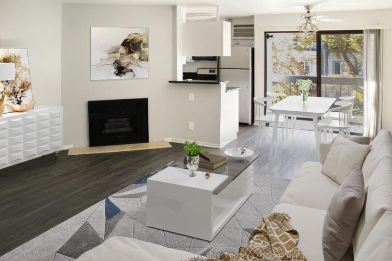 Photo of Studio Arnaz Apartments at 320 S Arnaz Dr Los Angeles, CA 90048
