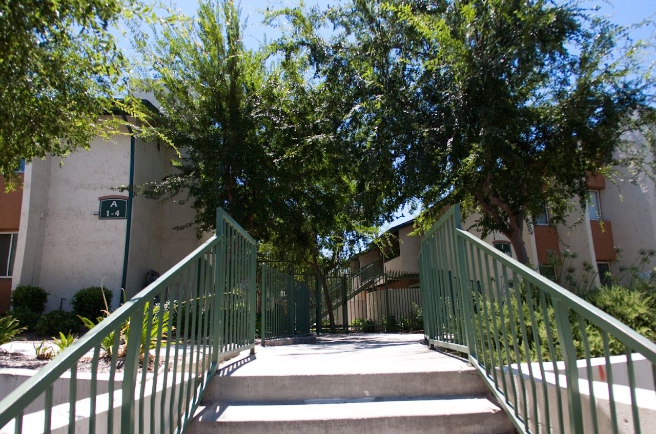 Photo of PANORAMA PARK APTS at 401 W COLUMBUS ST BAKERSFIELD, CA 93301