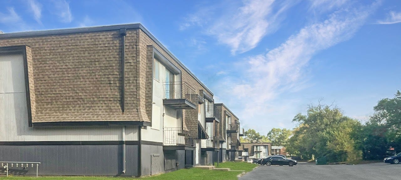 Photo of SunCrest Apartments. Affordable housing located at 9805 E 61st St Kansas City, MO 64133