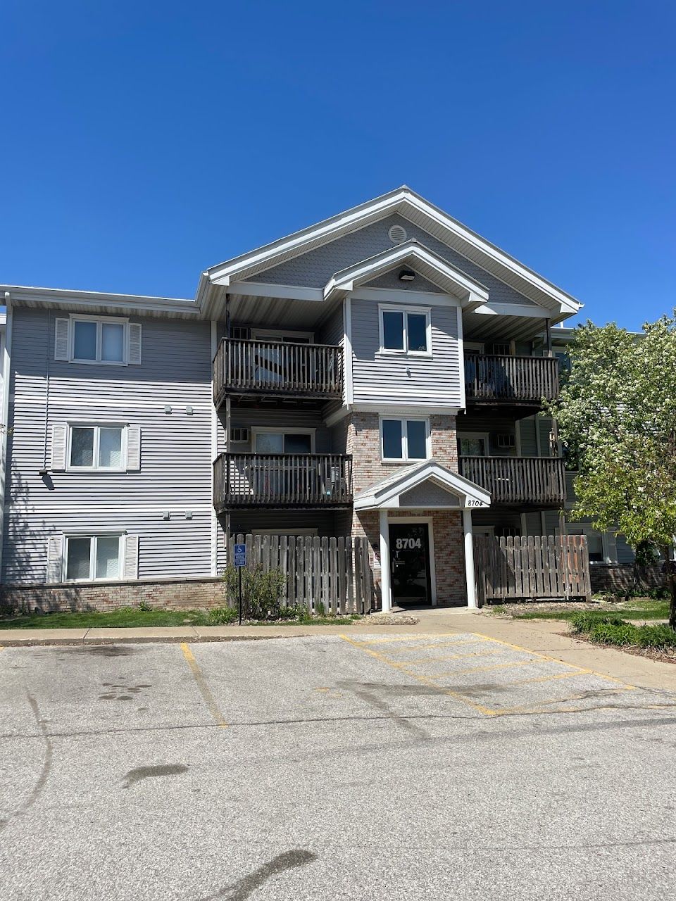 Photo of CROSS CREEK APTS OF URBANDALE at 8714 MEREDITH DR URBANDALE, IA 50322