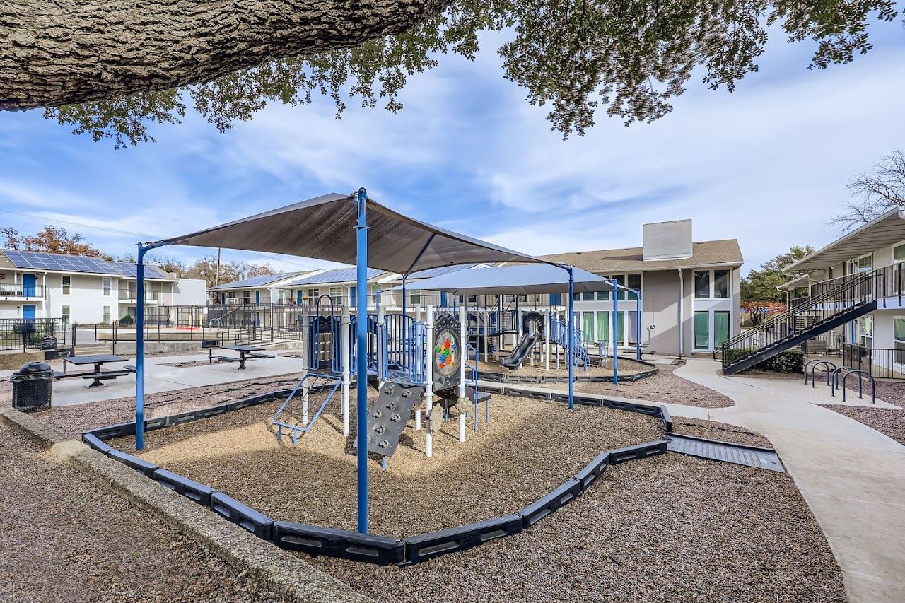 Photo of The Paddock on Park Row at 420 W Park Row Dr Arlington, TX 76010