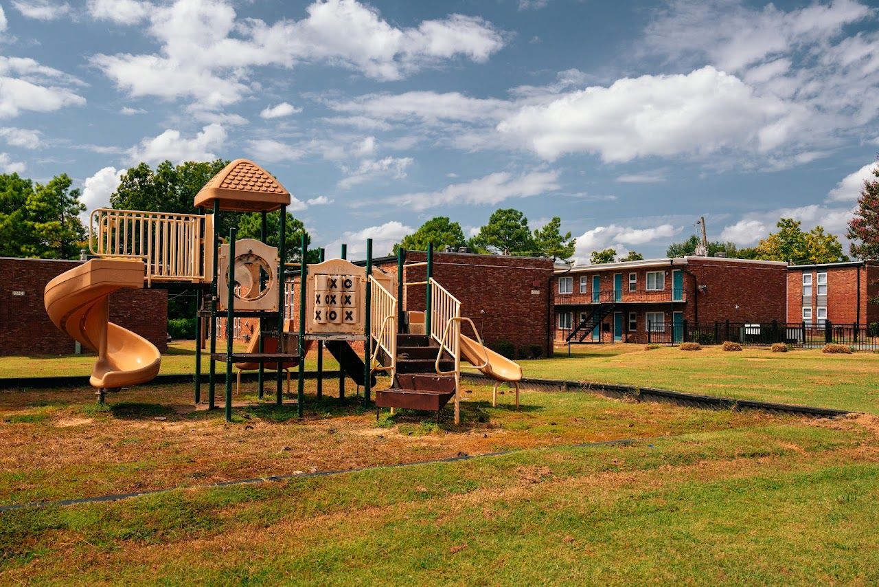 Photo of EDEN POINTE APTS at 3235 E DANVILLE CIR MEMPHIS, TN 38118